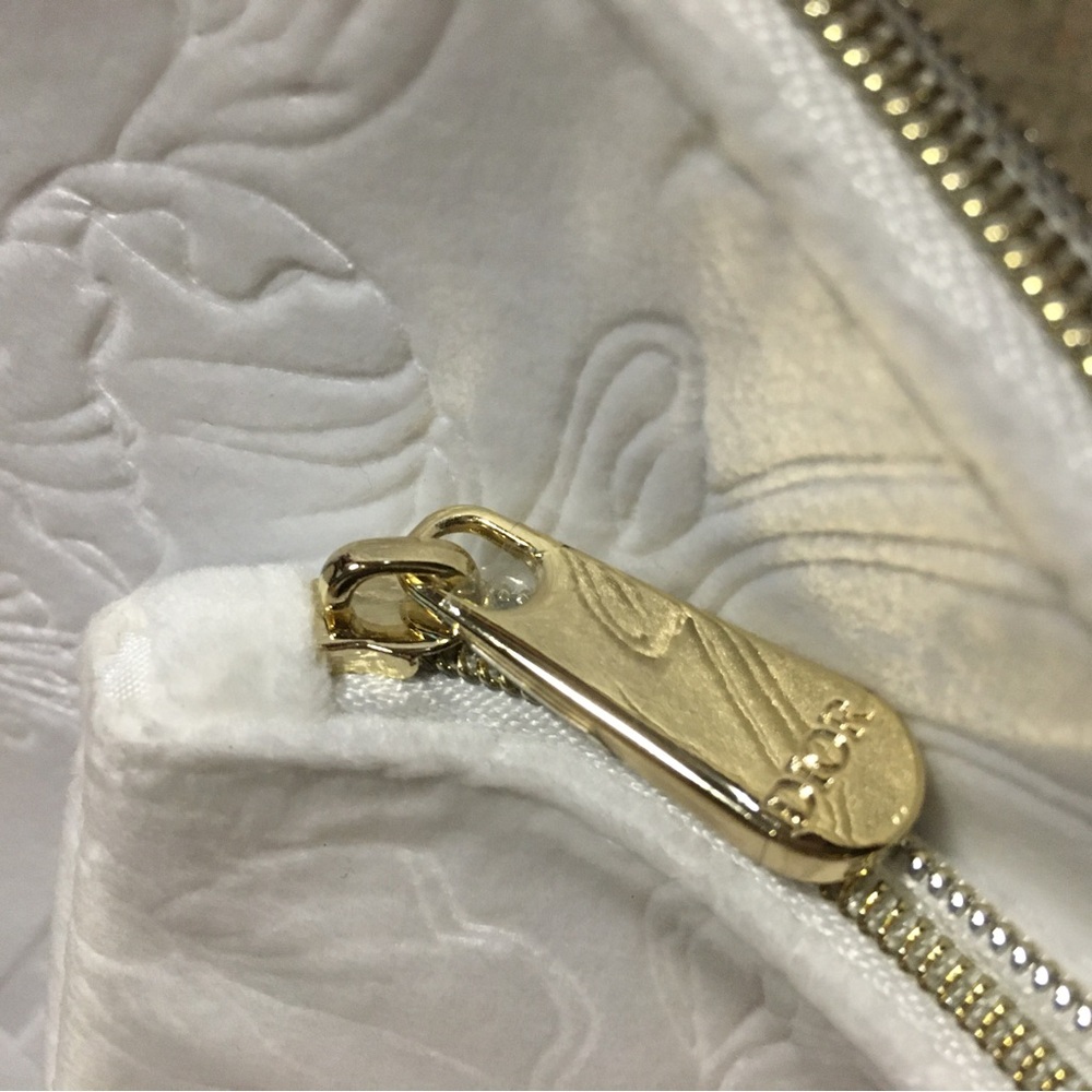Dior zipper pouch soft material floral pattern embedded int material - Picture 10 of 10